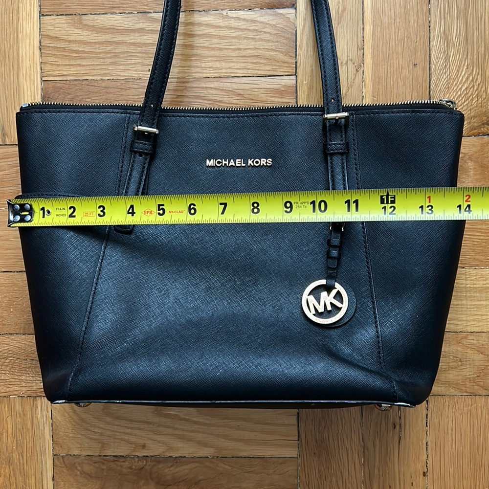 Michael Kors Jet Set Tote - Picture 10 of 10